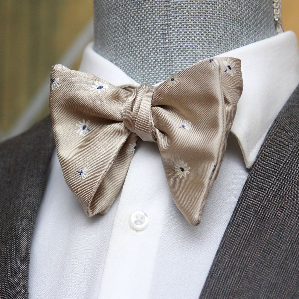 Men's Self-tied Bow Tie 100%Silk Big Butterfly Beige Blue Floral S675